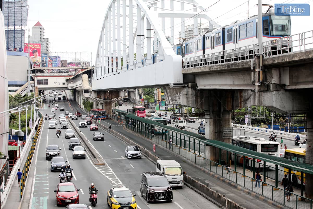 Traffic situation at Guadalupe Bridge in Mandaluyong City on Tuesday, 27 May 2025. The Department of Public Works and Highways (DPWH) plans to close the decades-old bridge in October for rehabilitation, following a Japan International Cooperation Agency (JICA) report citing structural cracks and its proximity to the West Valley Fault as major concerns.