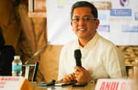 WHILE the proverbial dust has not settled in the recently concluded midterm elections, COMELEC is all systems go for the voters registration in preparation for the barangay elections. Chairman George Erwin Garcia is seen briefing the media on the matter.
