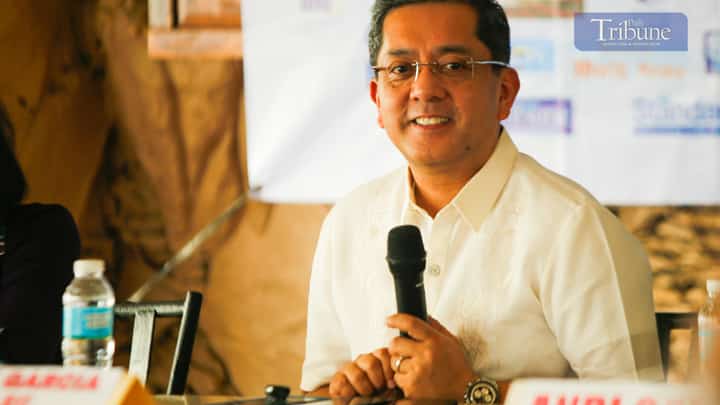 WHILE the proverbial dust has not settled in the recently concluded midterm elections, COMELEC is all systems go for the voters registration in preparation for the barangay elections. Chairman George Erwin Garcia is seen briefing the media on the matter.