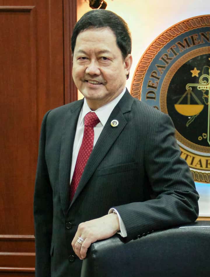 REPLACED! Former SolGen Guevarra has stepped down in favor of veteran lawyer Darlene Berberabe.