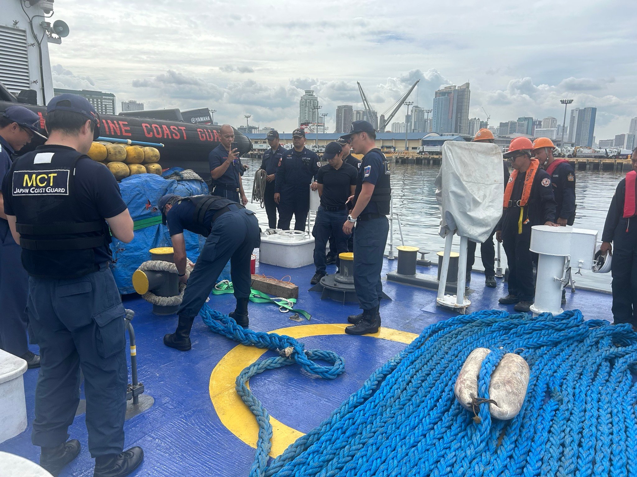 Japan trains Philippine Coast Guard in towing operations