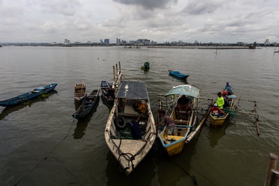 DPWH issues CDOs vs. Laguna de Bay reclamation in Taguig