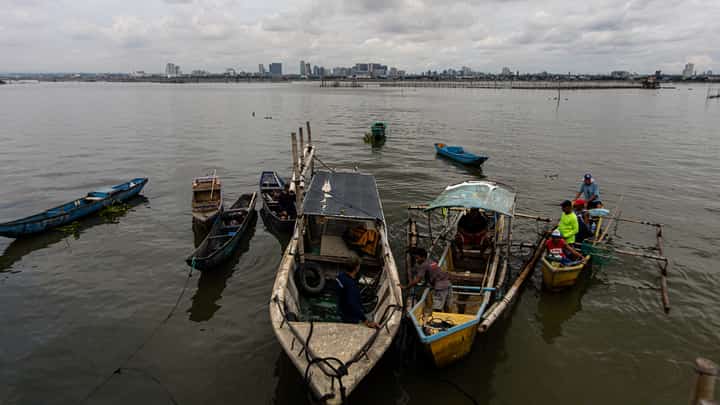 DPWH issues CDOs vs. Laguna de Bay reclamation in Taguig