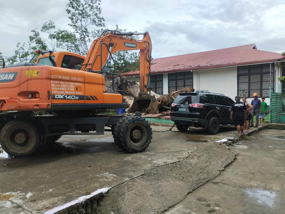 A LARGE acacia tree inside Mariano Marcos Elementary School in Batac City, Ilocos Norte, was uprooted Saturday morning, damaging a parked SUV.