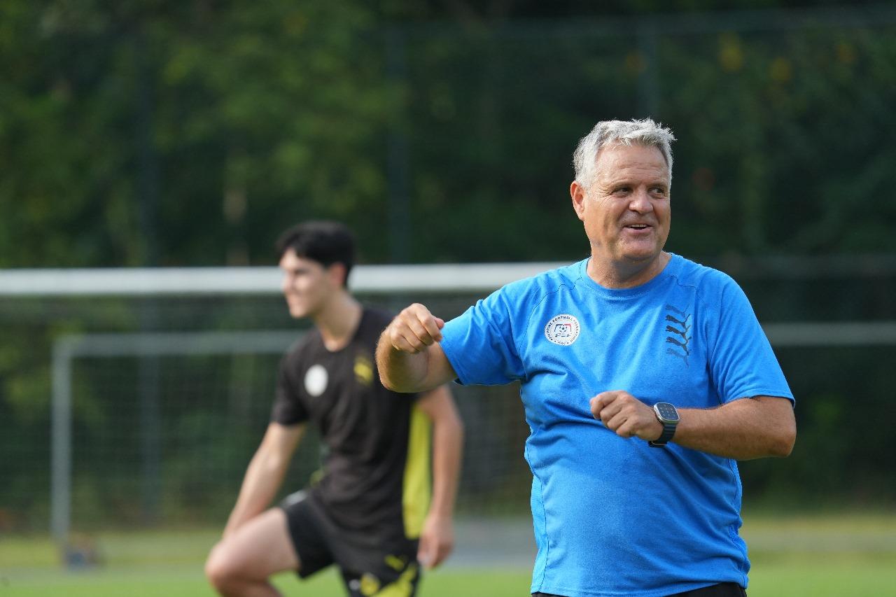 Capellas steps down as Phl men's football head coach