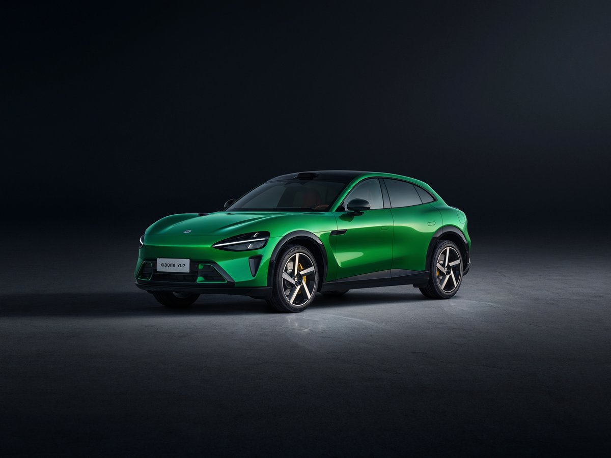 IN Emerald Green, the Xiaomi YU7 brings a refined glow to its all-electric muscle.