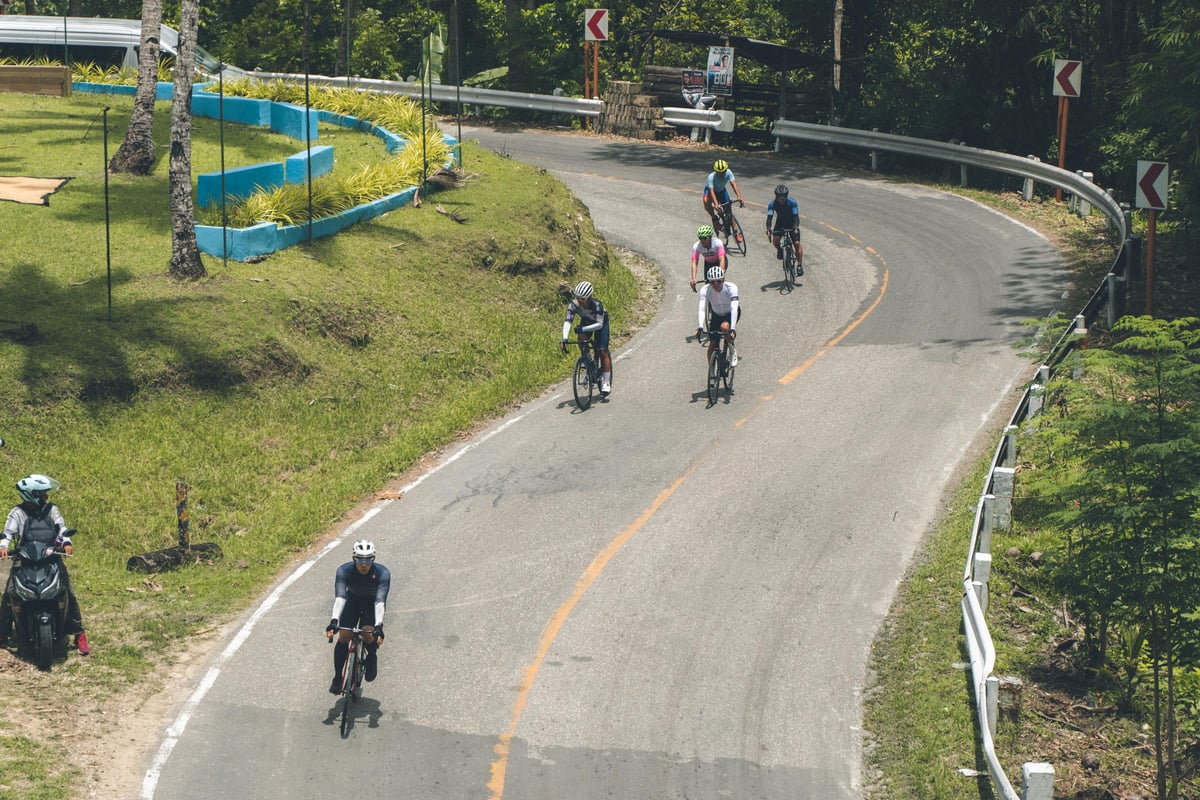 CYCLISTS take on one of Bohol’s winding climbs during the 2025 Giro d’Luca, surrounded by lush greenery and quiet roads.