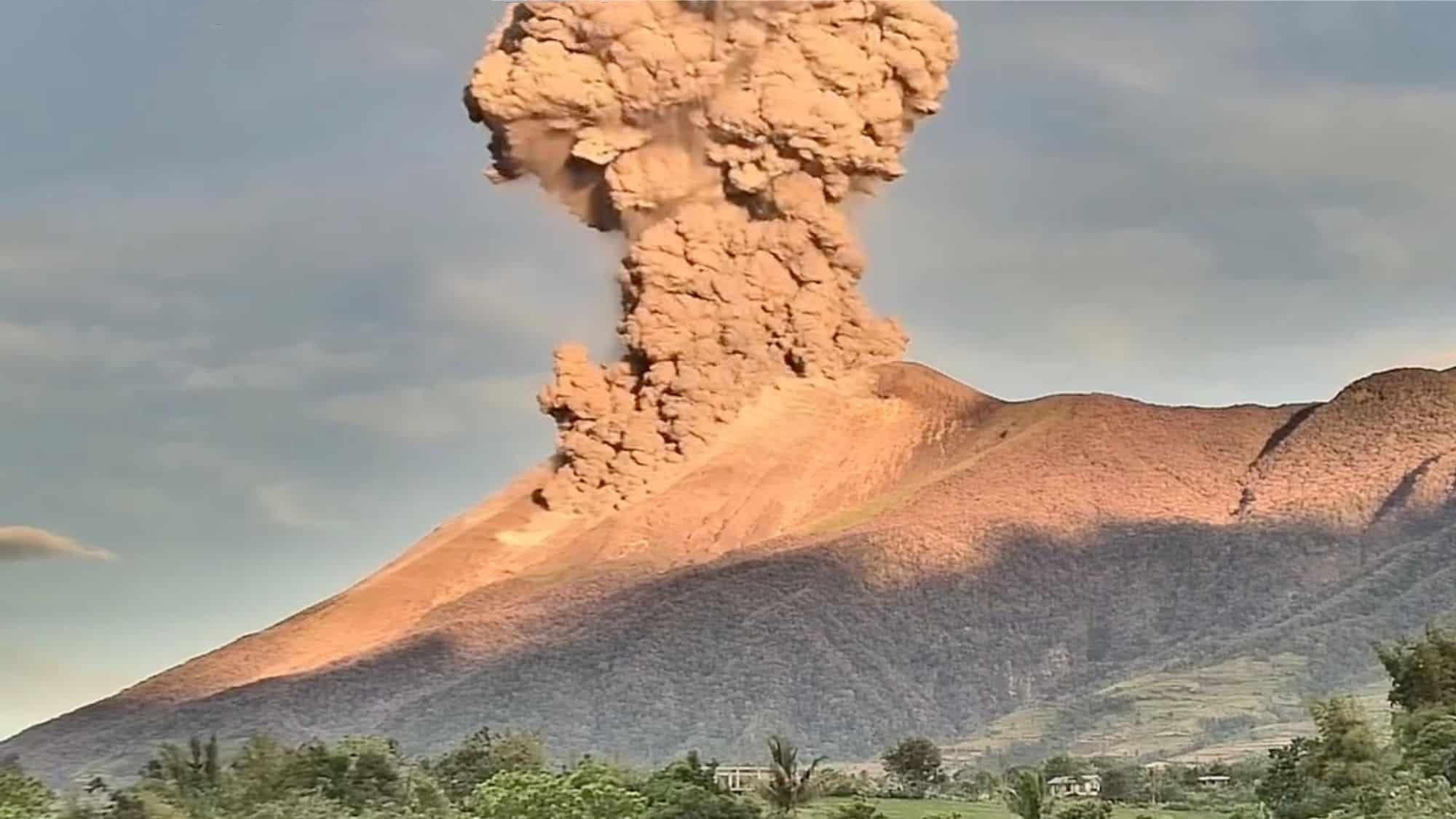 Mt. Kanlaon shows signs of unrest