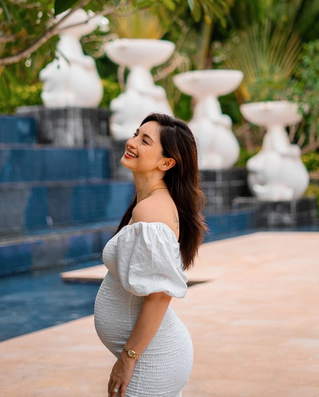 Coleen Garcia shows off baby bump, expecting second child