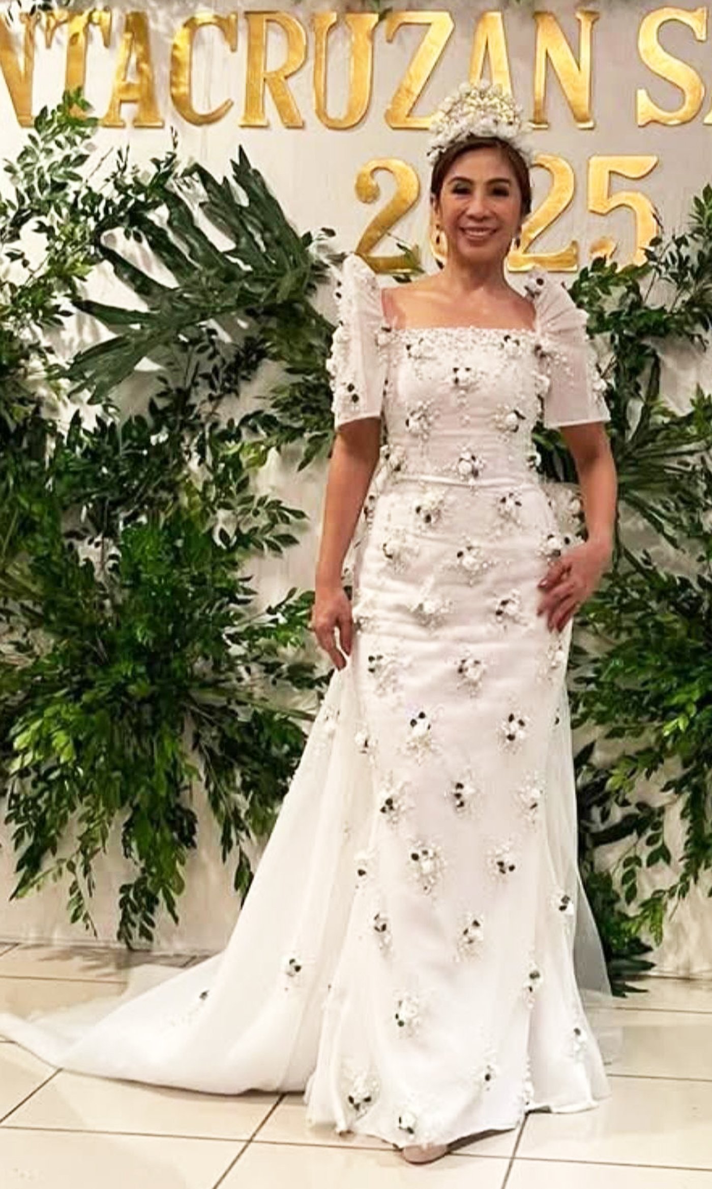Jocelyn Pesquera as Reina de las Flores for Cary Santiago.