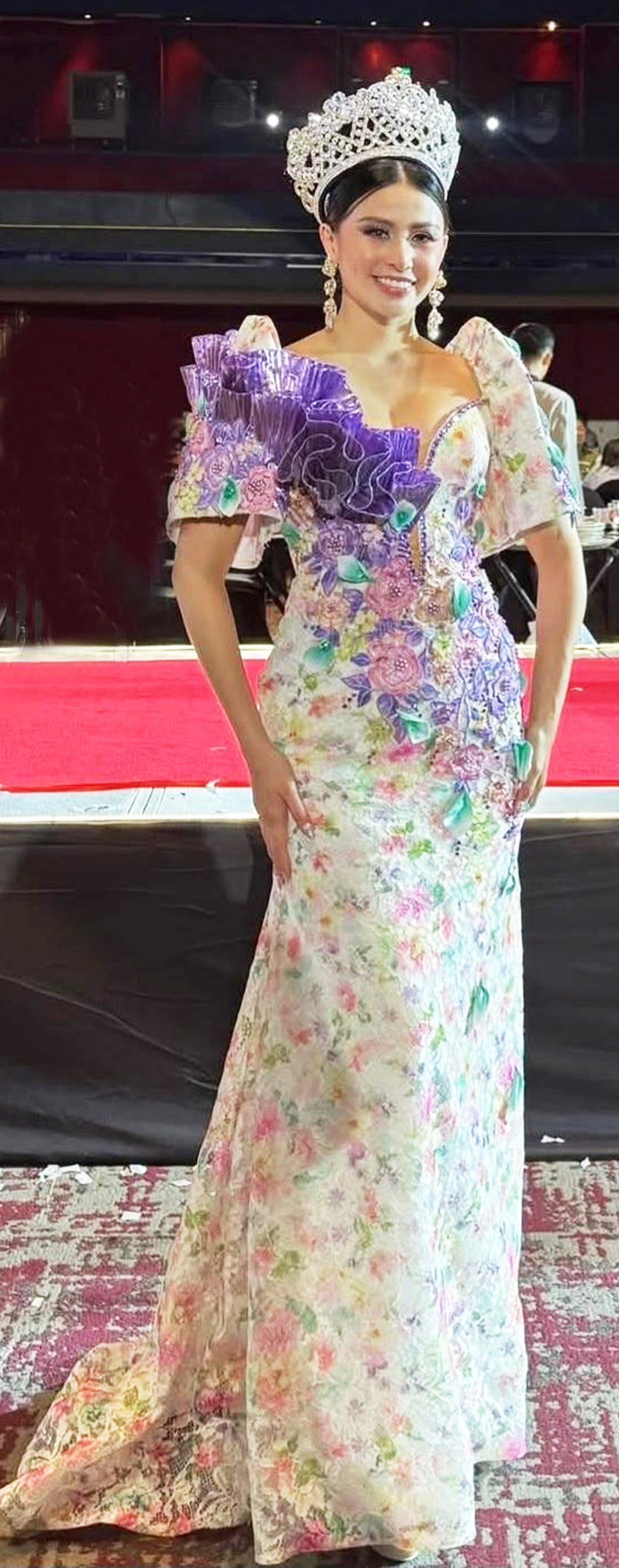 Phoebe Godinez asReina Eva for Bongbong Flores.