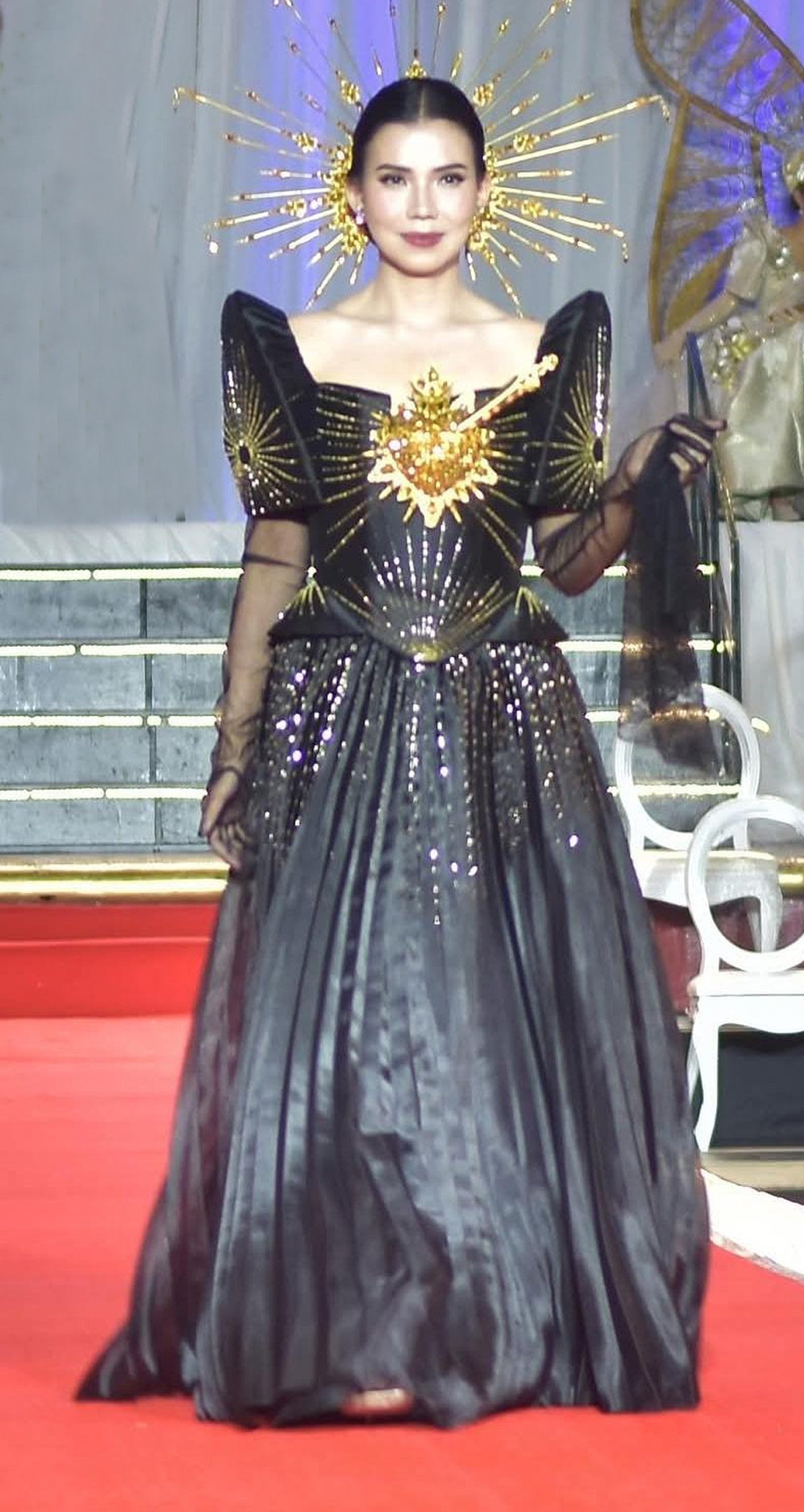 Lheslen Enad as La Virgen Dolorosa for Oscar James.