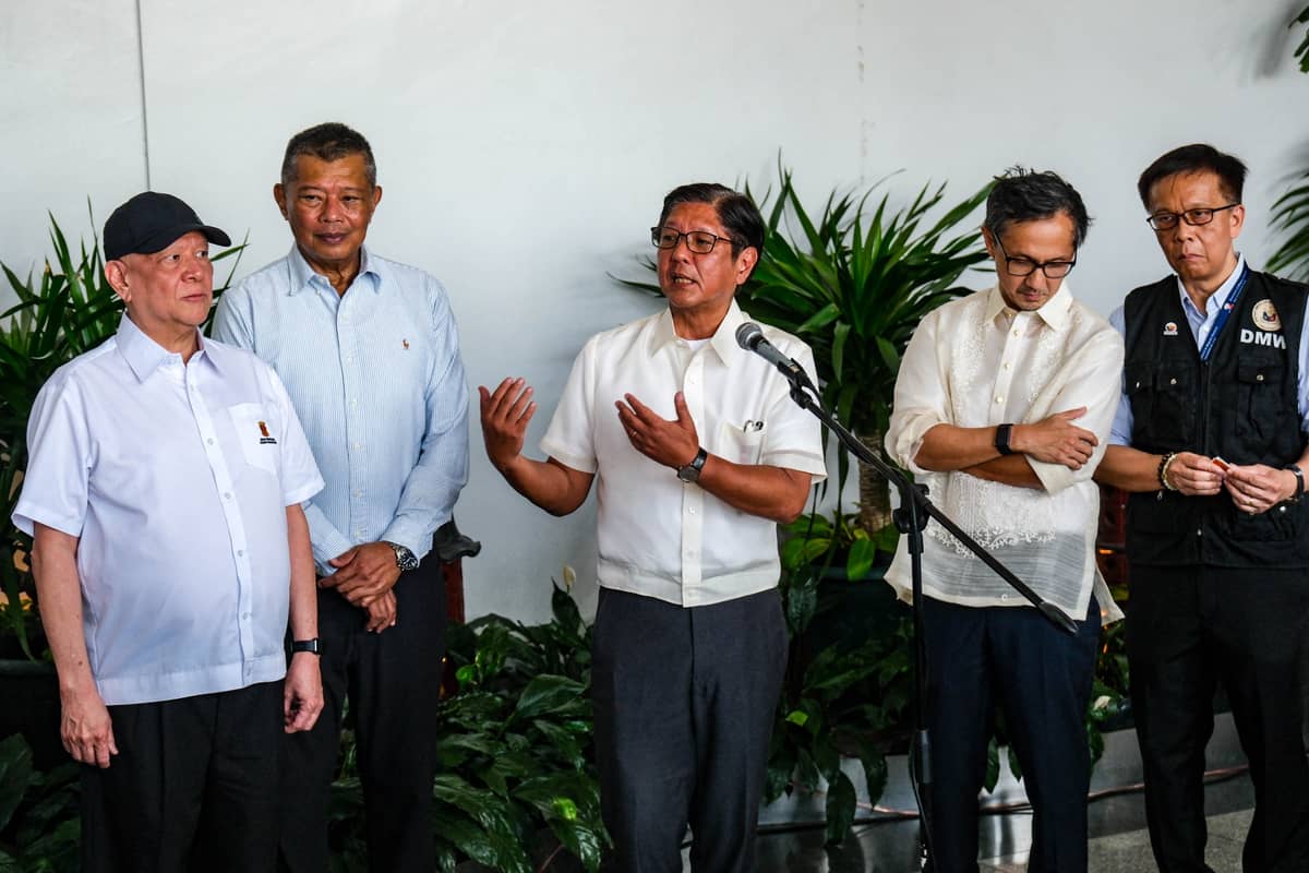President Ferdinand R. Marcos Jr. inspects upgraded facilities at NAIA Terminal 3 in Pasay City on Tuesday, 3 June 2025, following the recent turnover of operations to the New NAIA Infrastructure Corporation (NNIC). Marcos received a briefing on NNIC’s initial accomplishments before touring key areas, including the Immigration Area, OFW Immigration Annex, OFW Lounge and Rest Area, TNVS bay, and Arrival curbside. He was joined by Transportation Secretary Vivencio B. Dizon, Migrant Workers Secretary Hans Leo J. Cacdac, OWWA Administrator Patricia Yvonne Caunan, and San Miguel Corporation President and CEO Ramon S. Ang.