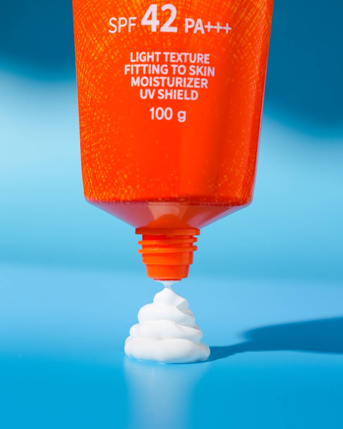 SUNSCREEN delivers sun protection that feels like a treat, not a 
task — weightless, breathable and built for the heat.