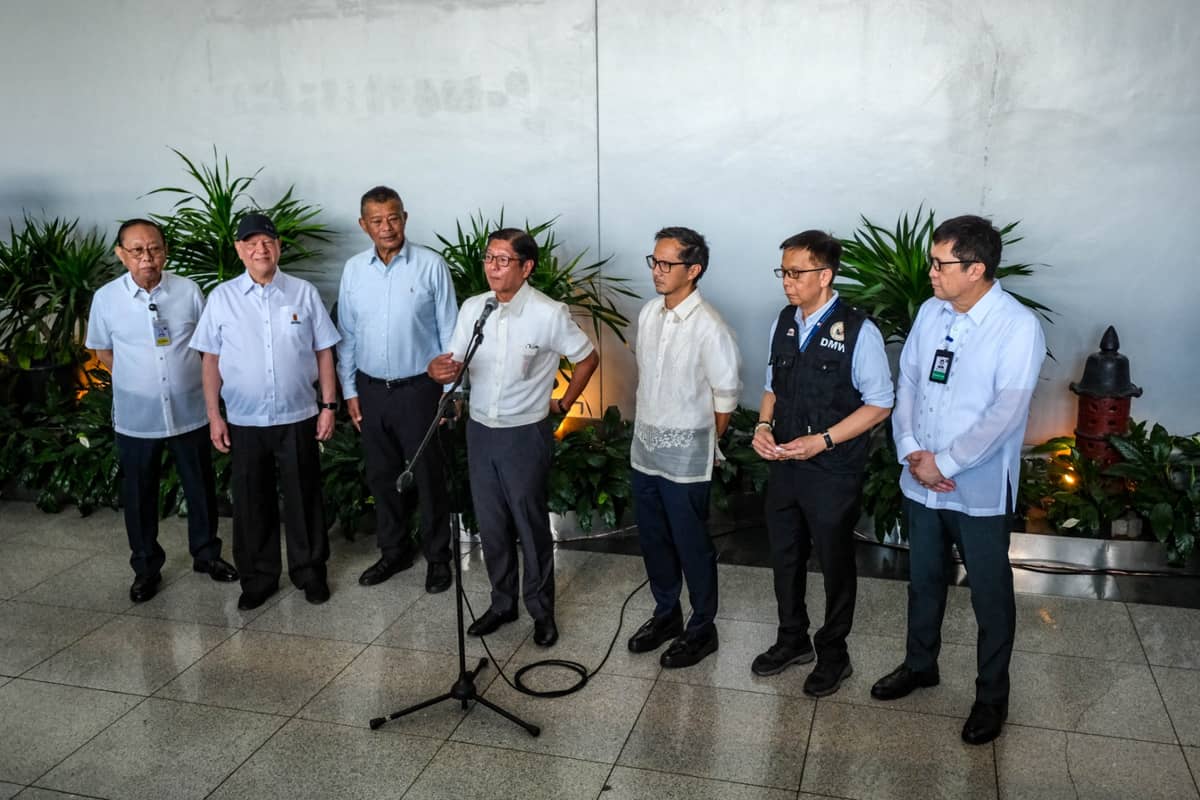President Ferdinand R. Marcos Jr. inspects upgraded facilities at NAIA Terminal 3 in Pasay City on Tuesday, 3 June 2025, following the recent turnover of operations to the New NAIA Infrastructure Corporation (NNIC). Marcos received a briefing on NNIC’s initial accomplishments before touring key areas, including the Immigration Area, OFW Immigration Annex, OFW Lounge and Rest Area, TNVS bay, and Arrival curbside. He was joined by Transportation Secretary Vivencio B. Dizon, Migrant Workers Secretary Hans Leo J. Cacdac, OWWA Administrator Patricia Yvonne Caunan, and San Miguel Corporation President and CEO Ramon S. Ang.