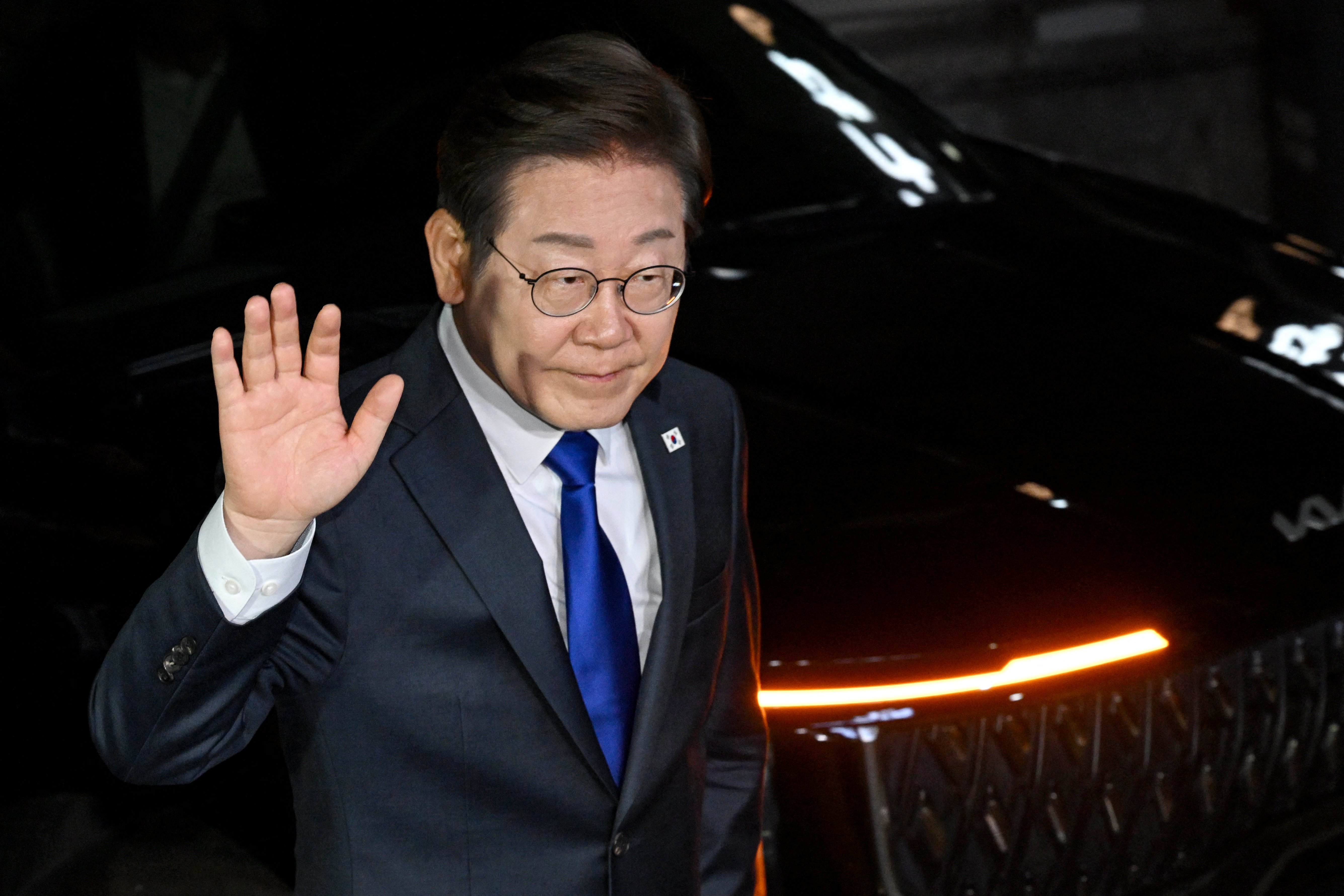 Lee poised for decisive win in South Korea's snap election