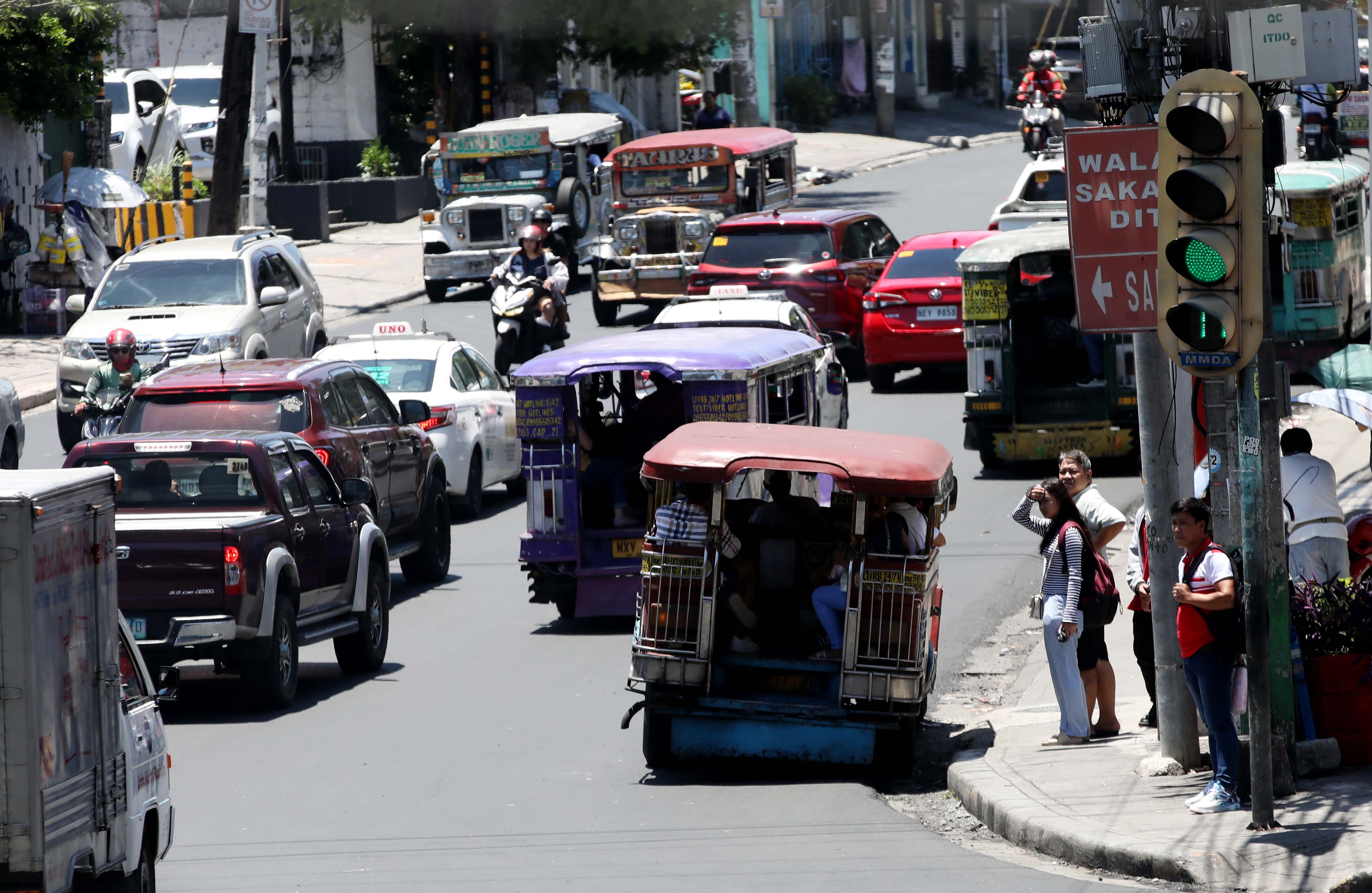 LTFRB warns: Grant student discounts 
or face sanctions