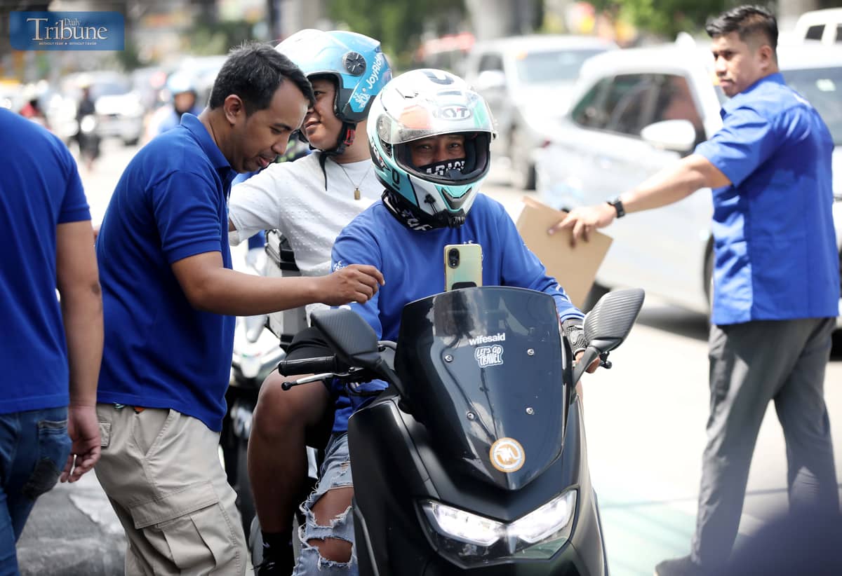 JoyRide, in coordination with the Quezon City Police District and the Metropolitan Manila Development Authority (MMDA), conducts an interdiction operation along EDSA in Cubao, Quezon City, on Wednesday, 4 June. The crackdown targeted habal-habal riders allegedly using counterfeit JoyRide uniforms in an effort to deter future illegal activities.