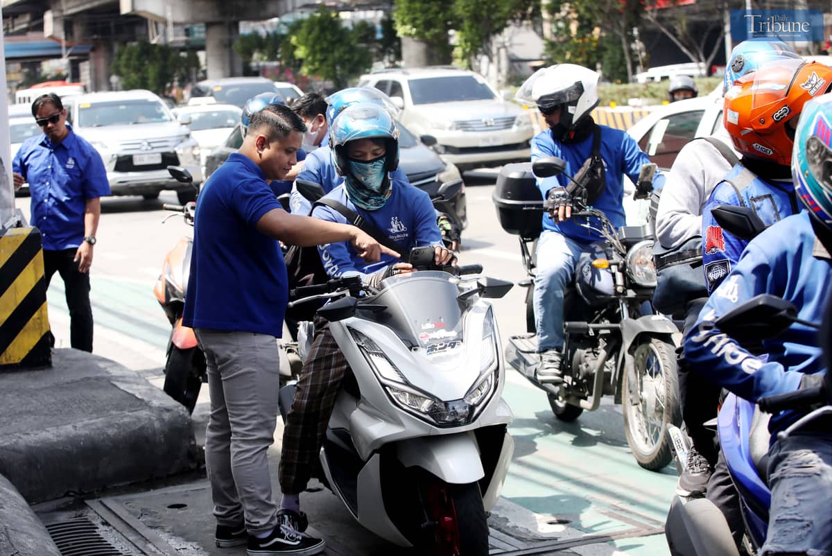 JoyRide, in coordination with the Quezon City Police District and the Metropolitan Manila Development Authority (MMDA), conducts an interdiction operation along EDSA in Cubao, Quezon City, on Wednesday, 4 June. The crackdown targeted habal-habal riders allegedly using counterfeit JoyRide uniforms in an effort to deter future illegal activities.