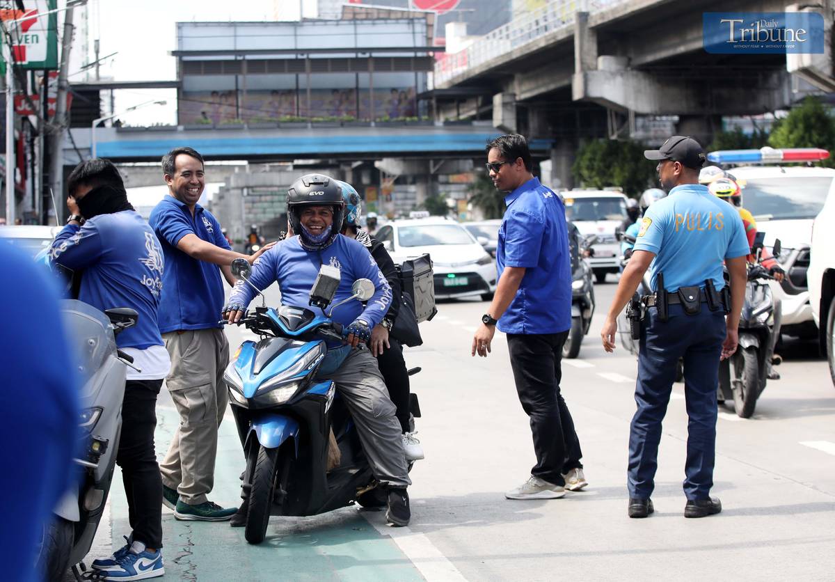 JoyRide, in coordination with the Quezon City Police District and the Metropolitan Manila Development Authority (MMDA), conducts an interdiction operation along EDSA in Cubao, Quezon City, on Wednesday, 4 June. The crackdown targeted habal-habal riders allegedly using counterfeit JoyRide uniforms in an effort to deter future illegal activities.