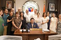 Judy Ann Santos with Husband Ryan Agoncillo and Judays Mommy Carol with Senator Jinggoy Estrada with the the family of the late Ricky Davao (Jackie Lou Blanco and Ara Davao) and the family of National Artist Nora Aunor (Lotlot de Leon, Ian De Leon, Matet de Leon)