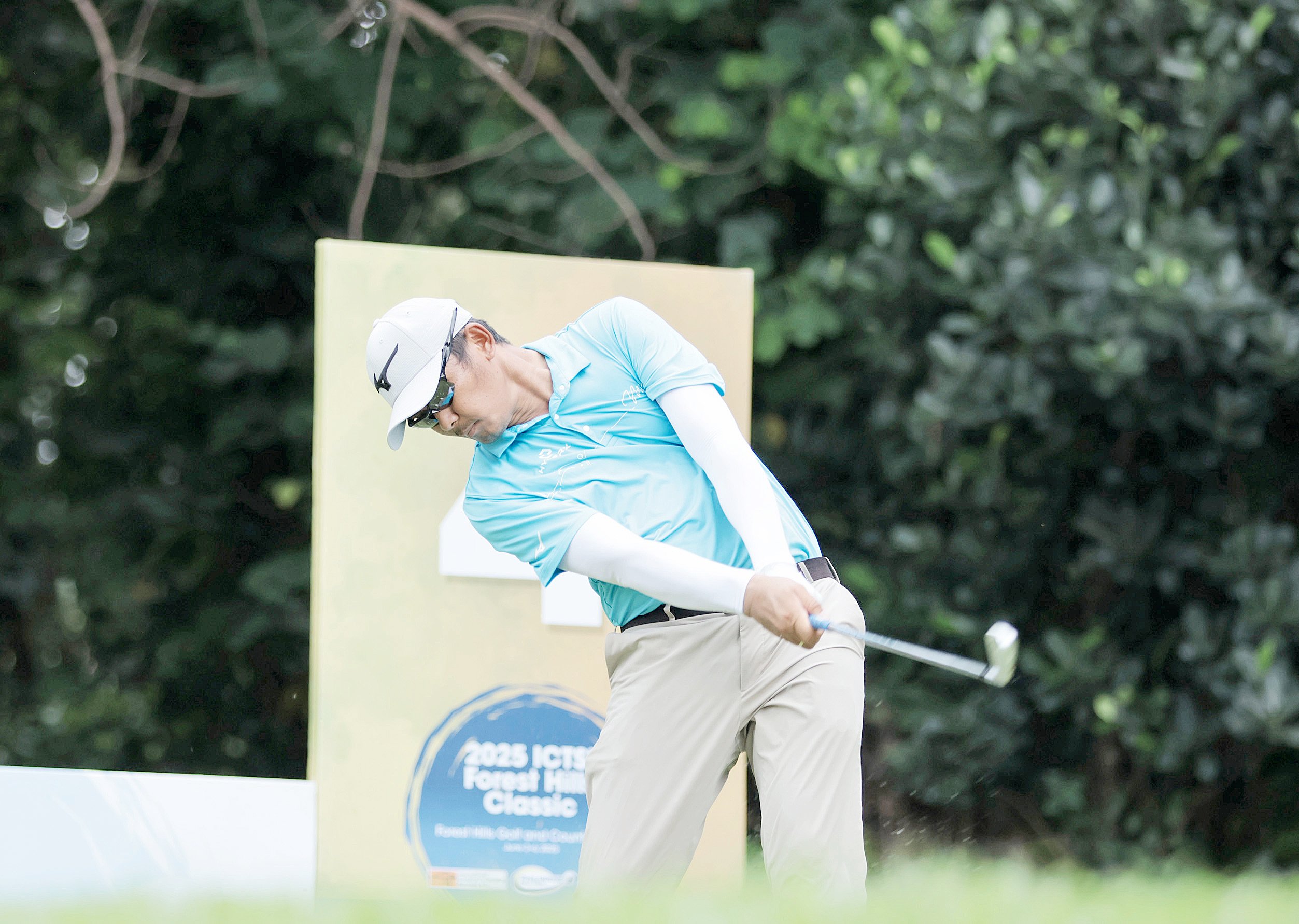 Iron play lifts Jaraula to the top