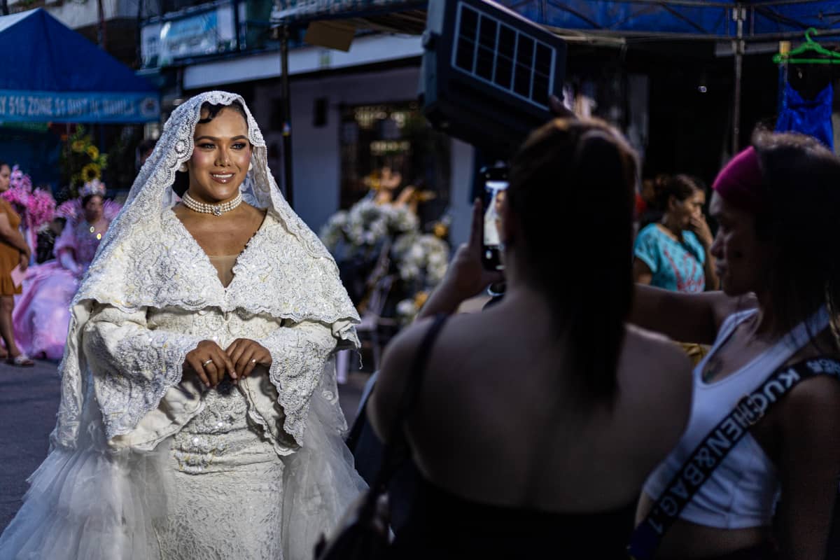 People take pictures of the Reynas during the Sagayla procession in Sampaloc, Manila on Sunday, 1 June 2025.