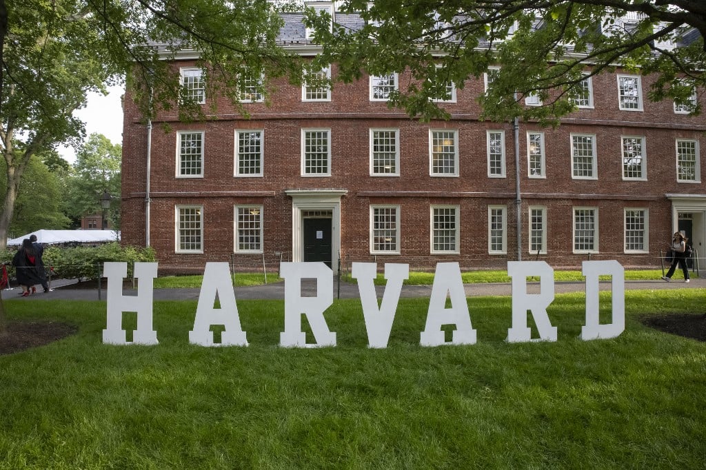 Trump bans visas for new foreign students at Harvard 