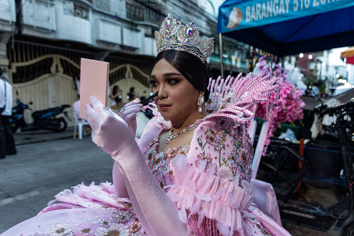 Andrei Cruz applies his makeup while waiting for the Sagayla procession in Sampaloc, Manila, on Sunday, June 1, 2025.