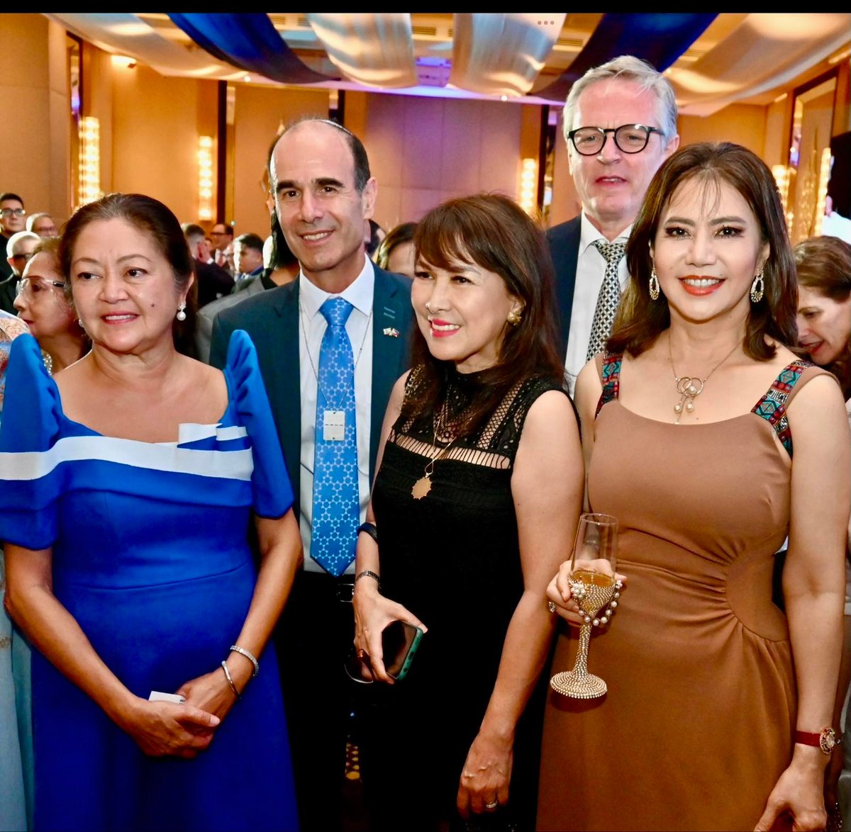 First Lady Liza Araneta Marcos, Israel Ambassador Ilan Fluss, Rayla and Buster Allertsen and the columnist.