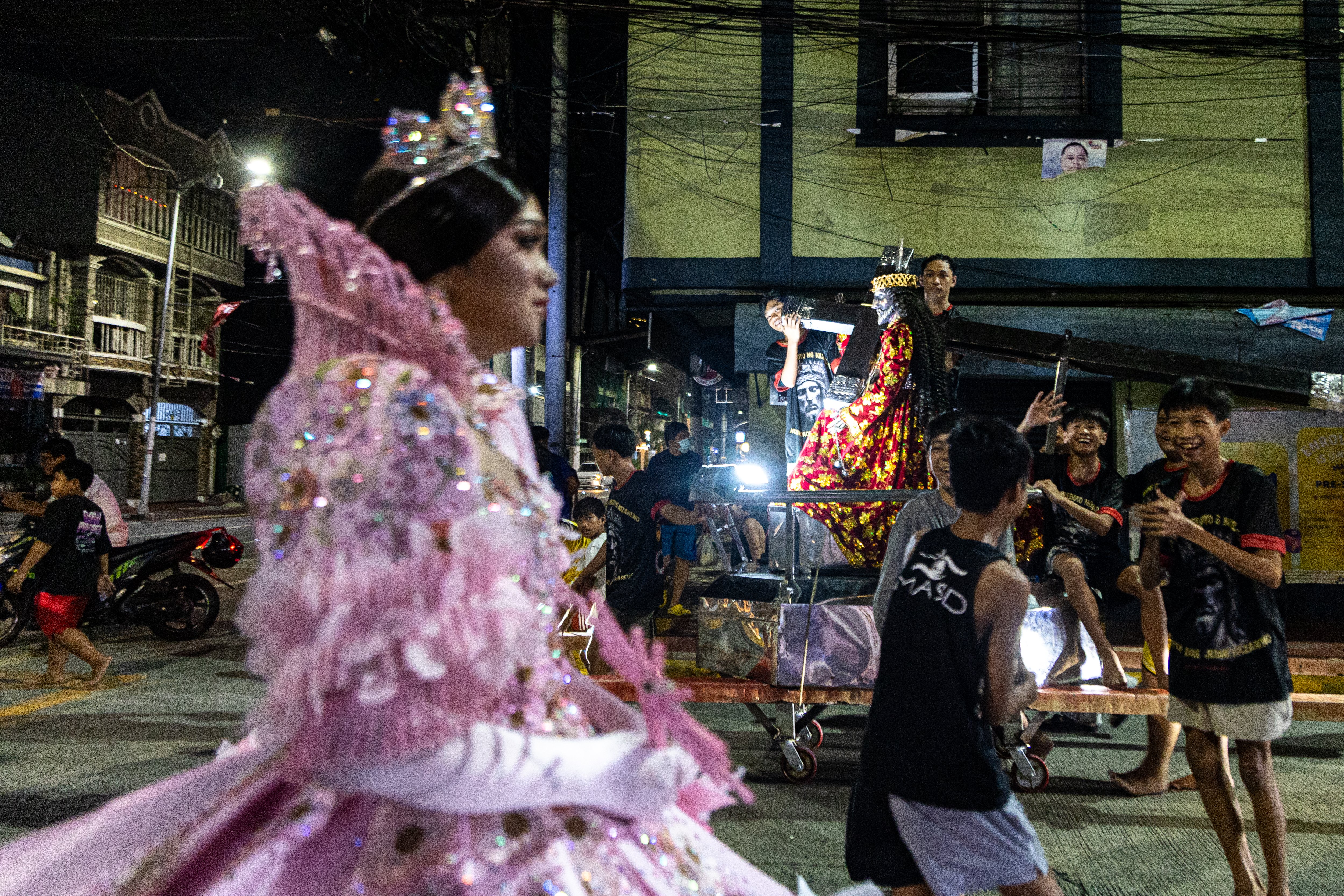 Gay 'reynas' shine in Sampaloc Santacruzan