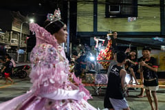 Gay 'reynas' shine in Sampaloc Santacruzan