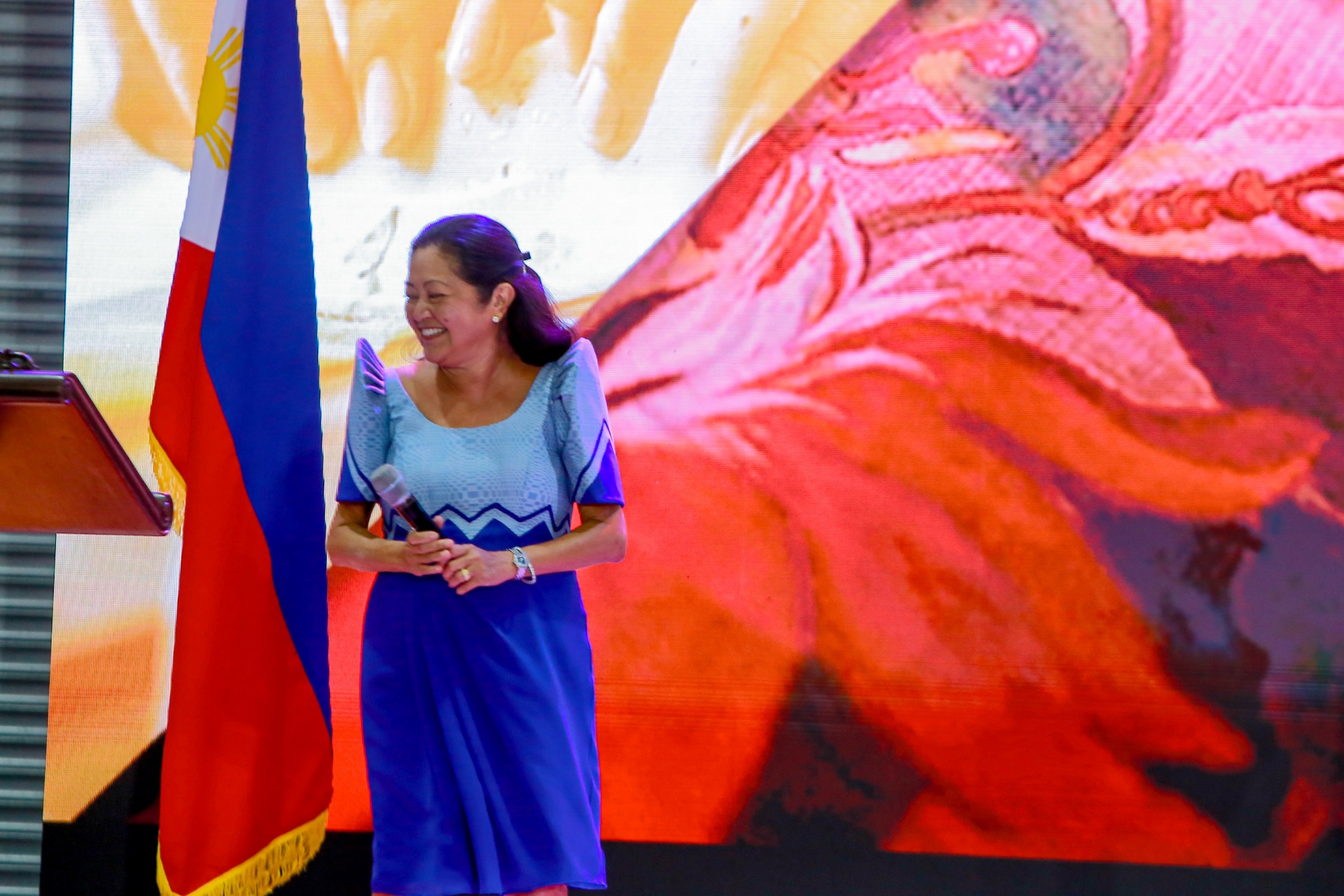 First Lady puts Filipino craft in the spotlight
