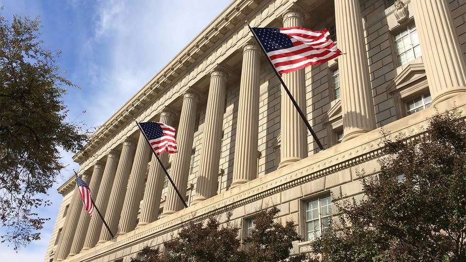 U.S. trade deficit halved in April amid tariff effects