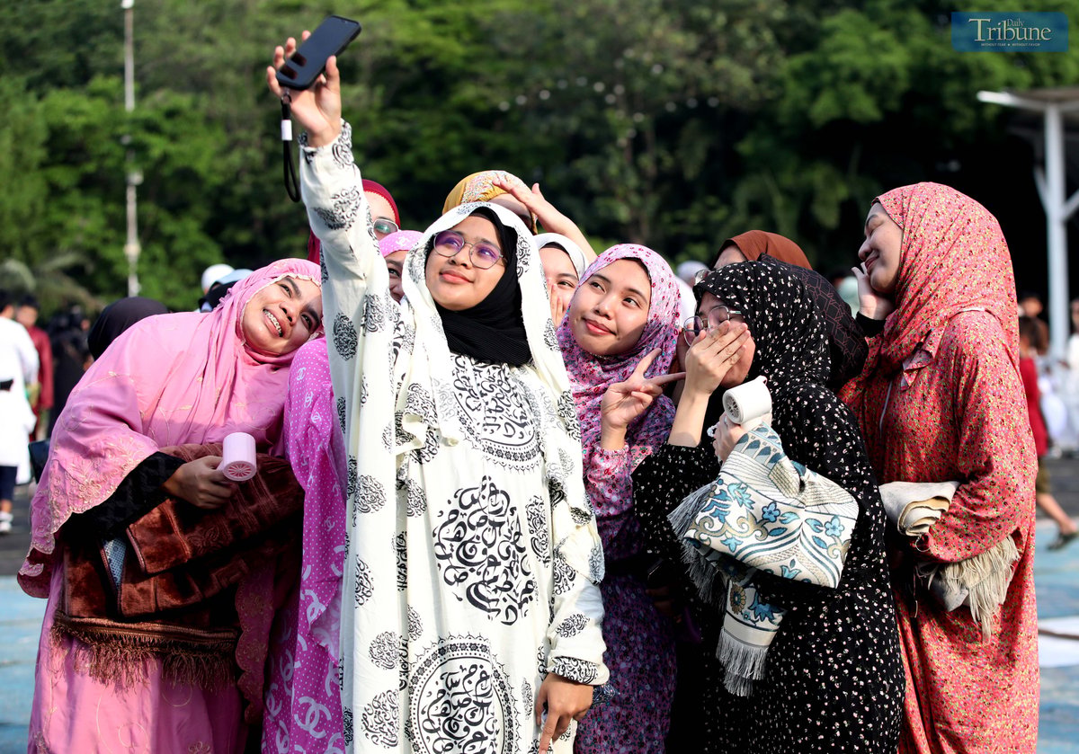 MUSLIM brothers and sisters take a selfie after offering prayers during the celebration of Eid al-Adha at Quezon Memorial Circle in Quezon City on Friday, 6 June 2025.