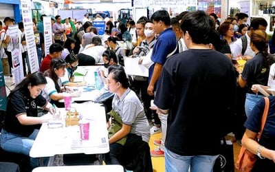 Youth employment recovery stalls as AI risks grow