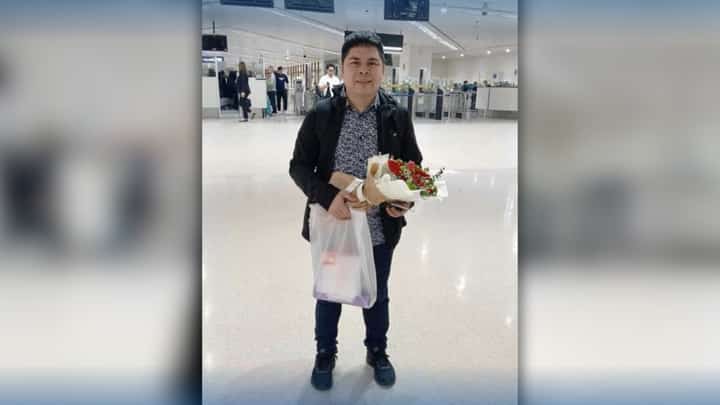 CAPTAIN Roybel Tabobo, who led the rescue of nine Filipino seafarers from the sunken MSC Elsa 3 off India, is welcomed by Philippine authorities upon his return.