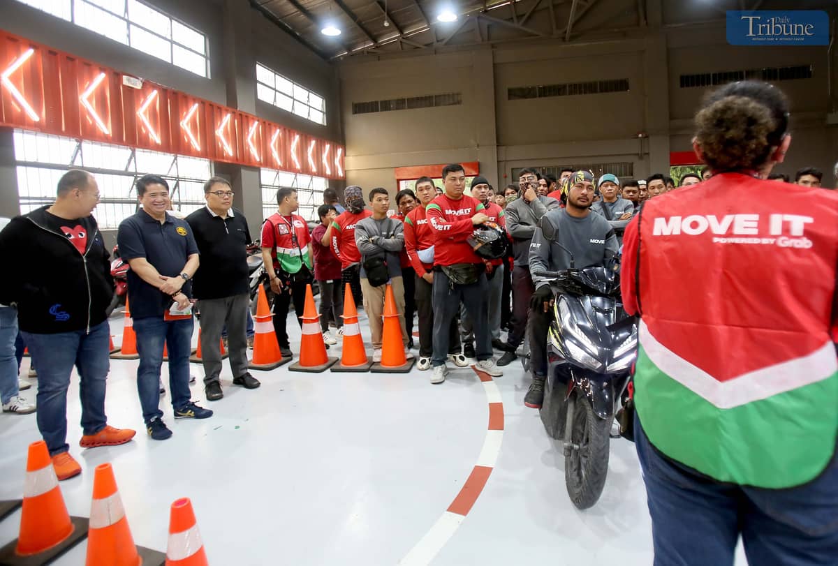 Metropolitan Manila Development Authority (MMDA) Chairman Atty. Don Artes, along with Traffic Discipline Office head Atty. Victor Nuñez and Special Operations Group Strike Force head Gabriel Go, inspects the MOVE IT and Grab facilities at the Asenso Center on A. Bonifacio Avenue, Barangka, Marikina City, on Saturday.
