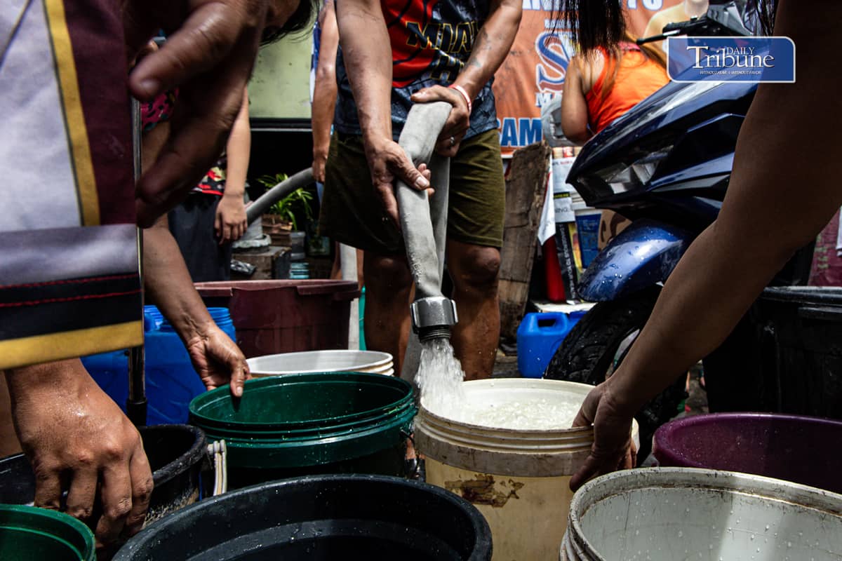 Residents queue for free water rations distributed by the Manila Disaster Risk Reduction and Management Office in Barangay 105, Tondo, Manila, on Sunday, 8 June 2025.
The emergency supply was deployed after a sudden service interruption caused by a contractor accidentally damaging a 2.2-meter Maynilad trunkline during excavation for the Pritil Market Project. About 350,000 customers in Manila, Pasay, Parañaque, Las Piñas, and parts of Cavite remain affected as repair work continues.