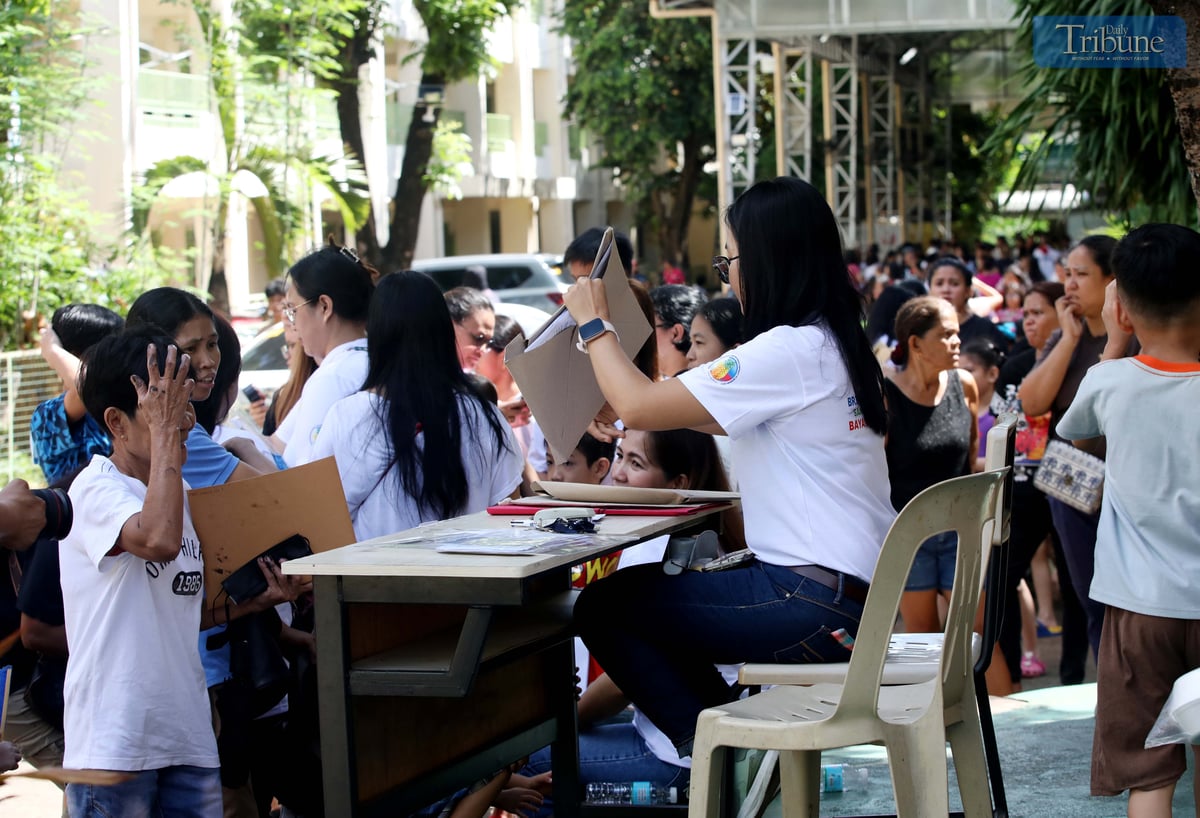 Parents line up to enroll their children at Pinyahan Elementary School in Quezon City on Monday, 9 June 2025, just a week ahead of the official school opening on 16 June.