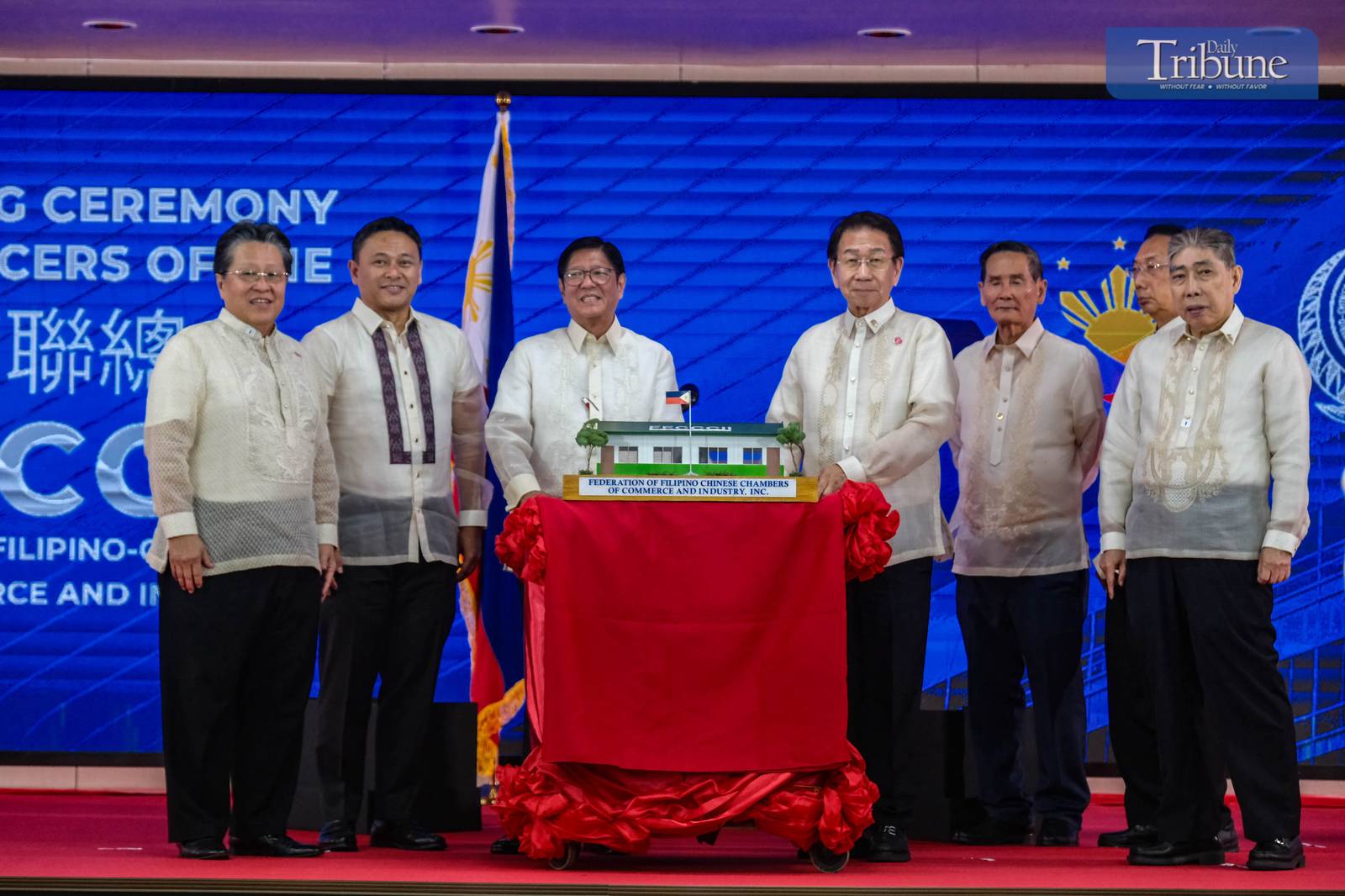 President Ferdinand R. Marcos Jr. administers the oath taking of 265 newly elected officers of the Federation of Filipino Chinese Chambers of Commerce and Industry, Inc. (FFCCCII) on June 10, 2025, at the FFCCCII Building in Binondo, Manila. 

The ceremony marks the start of the Federation’s 2025–2027 leadership term. The FFCCCII continues to advocate for economic growth while spearheading civic projects like the lighting of Jones Bridge and beautification efforts in Binondo Chinatown. 

During the event, the Federation presented President Marcos with a scale model of a two-classroom school building under its “Operation: Barrio Schools” program, which has built over 6,500 schools nationwide. Established in 1954, the FFCCCII now includes more than 170 member chambers and trade associations, playing a vital role in inclusive development and nation-building.

Joining the president on stage during event are Mr. Tan Ching, Honorary President FFCCCII, Education Secretary Sonny Angara, Mr. Victor Lim, President, FFCCCII,  Dr. Francis Chua, Honorary President, FFCCCII, and Mr. Domingo Yap, Honorary President, FFCCCII.