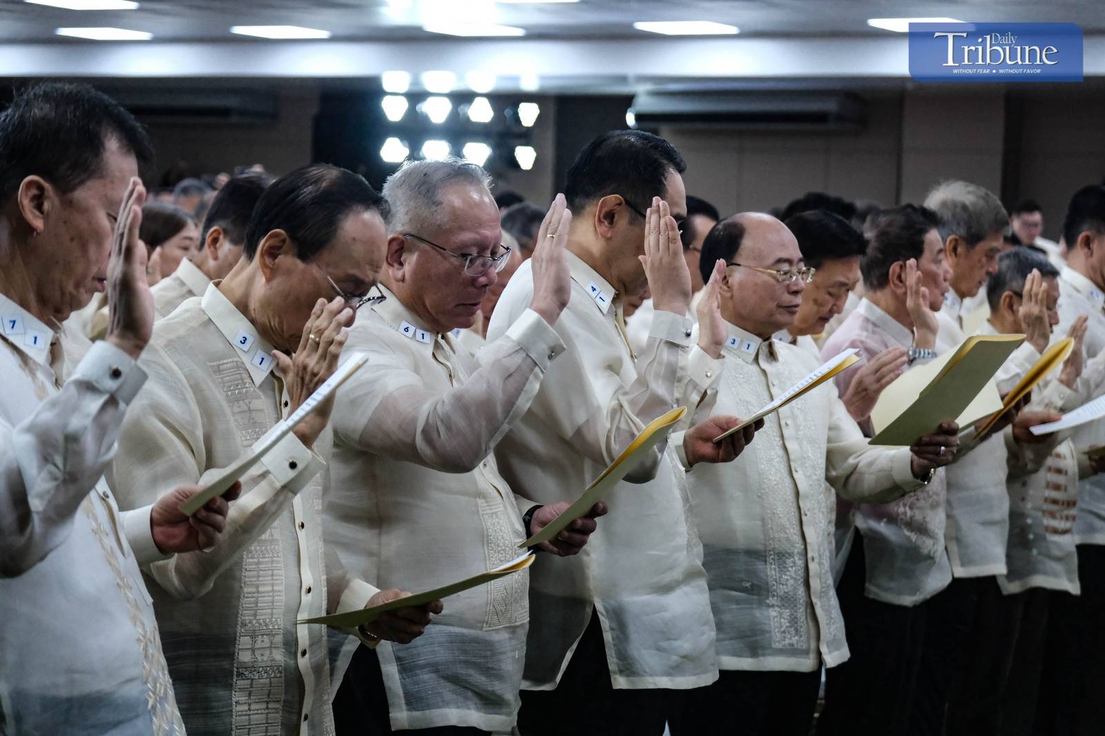 President Ferdinand R. Marcos Jr. administers the oath taking of 265 newly elected officers of the Federation of Filipino Chinese Chambers of Commerce and Industry, Inc. (FFCCCII) on June 10, 2025, at the FFCCCII Building in Binondo, Manila. 

The ceremony marks the start of the Federation’s 2025–2027 leadership term. The FFCCCII continues to advocate for economic growth while spearheading civic projects like the lighting of Jones Bridge and beautification efforts in Binondo Chinatown. 

During the event, the Federation presented President Marcos with a scale model of a two-classroom school building under its “Operation: Barrio Schools” program, which has built over 6,500 schools nationwide. Established in 1954, the FFCCCII now includes more than 170 member chambers and trade associations, playing a vital role in inclusive development and nation-building.

Joining the president on stage during event are Mr. Tan Ching, Honorary President FFCCCII, Education Secretary Sonny Angara, Mr. Victor Lim, President, FFCCCII,  Dr. Francis Chua, Honorary President, FFCCCII, and Mr. Domingo Yap, Honorary President, FFCCCII.