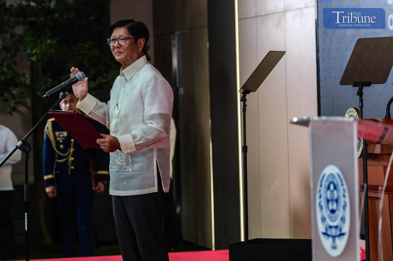 President Ferdinand R. Marcos Jr. administers the oath taking of 265 newly elected officers of the Federation of Filipino Chinese Chambers of Commerce and Industry, Inc. (FFCCCII) on June 10, 2025, at the FFCCCII Building in Binondo, Manila. 

The ceremony marks the start of the Federation’s 2025–2027 leadership term. The FFCCCII continues to advocate for economic growth while spearheading civic projects like the lighting of Jones Bridge and beautification efforts in Binondo Chinatown. 

During the event, the Federation presented President Marcos with a scale model of a two-classroom school building under its “Operation: Barrio Schools” program, which has built over 6,500 schools nationwide. Established in 1954, the FFCCCII now includes more than 170 member chambers and trade associations, playing a vital role in inclusive development and nation-building.

Joining the president on stage during event are Mr. Tan Ching, Honorary President FFCCCII, Education Secretary Sonny Angara, Mr. Victor Lim, President, FFCCCII,  Dr. Francis Chua, Honorary President, FFCCCII, and Mr. Domingo Yap, Honorary President, FFCCCII.