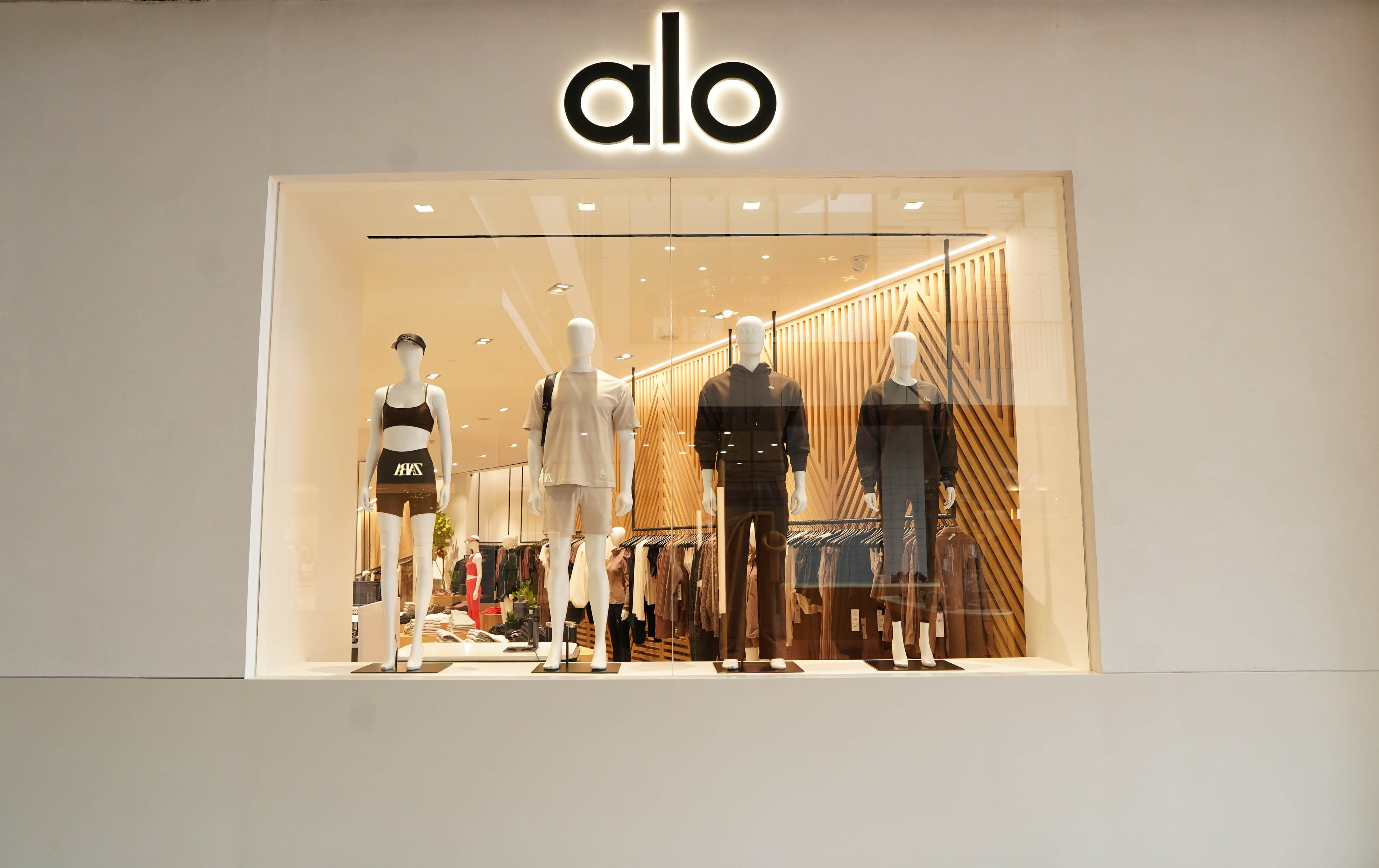 LOS Angeles-based premium lifestyle brand Alo Yoga (Alo) opens
its first store in Manila at Level 1, Greenbelt 5, Makati City.