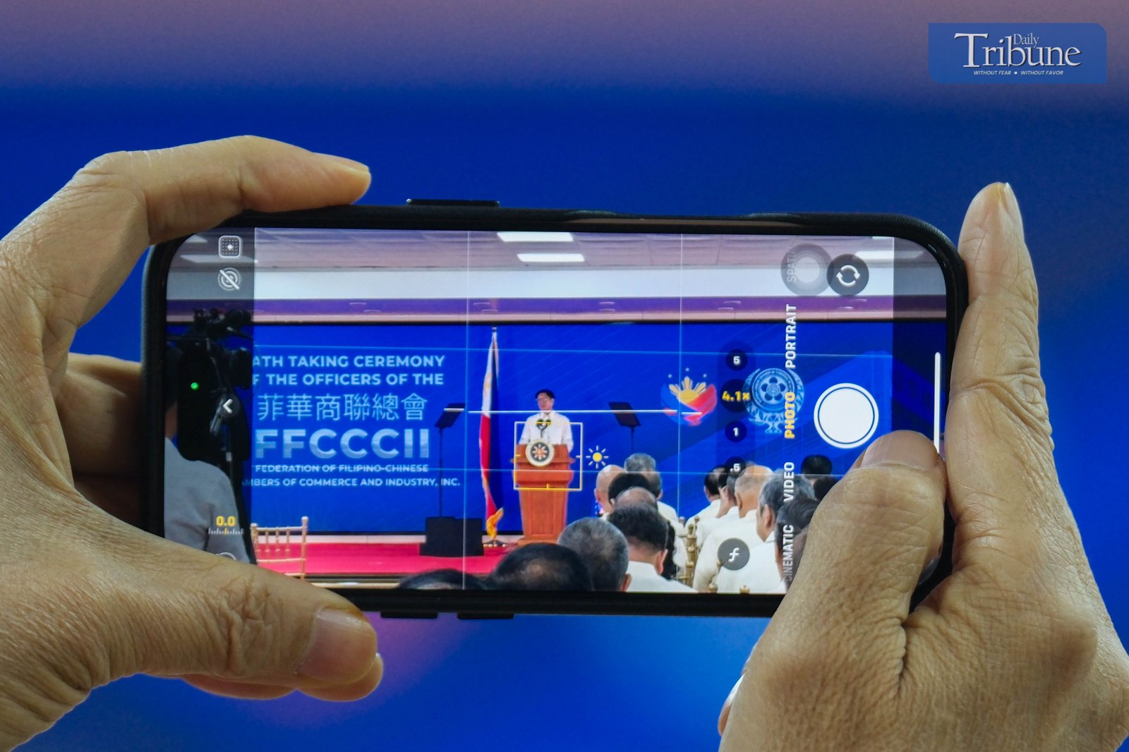 President Ferdinand R. Marcos Jr. administers the oath taking of 265 newly elected officers of the Federation of Filipino Chinese Chambers of Commerce and Industry, Inc. (FFCCCII) on June 10, 2025, at the FFCCCII Building in Binondo, Manila. 

The ceremony marks the start of the Federation’s 2025–2027 leadership term. The FFCCCII continues to advocate for economic growth while spearheading civic projects like the lighting of Jones Bridge and beautification efforts in Binondo Chinatown. 

During the event, the Federation presented President Marcos with a scale model of a two-classroom school building under its “Operation: Barrio Schools” program, which has built over 6,500 schools nationwide. Established in 1954, the FFCCCII now includes more than 170 member chambers and trade associations, playing a vital role in inclusive development and nation-building.

Joining the president on stage during event are Mr. Tan Ching, Honorary President FFCCCII, Education Secretary Sonny Angara, Mr. Victor Lim, President, FFCCCII,  Dr. Francis Chua, Honorary President, FFCCCII, and Mr. Domingo Yap, Honorary President, FFCCCII.