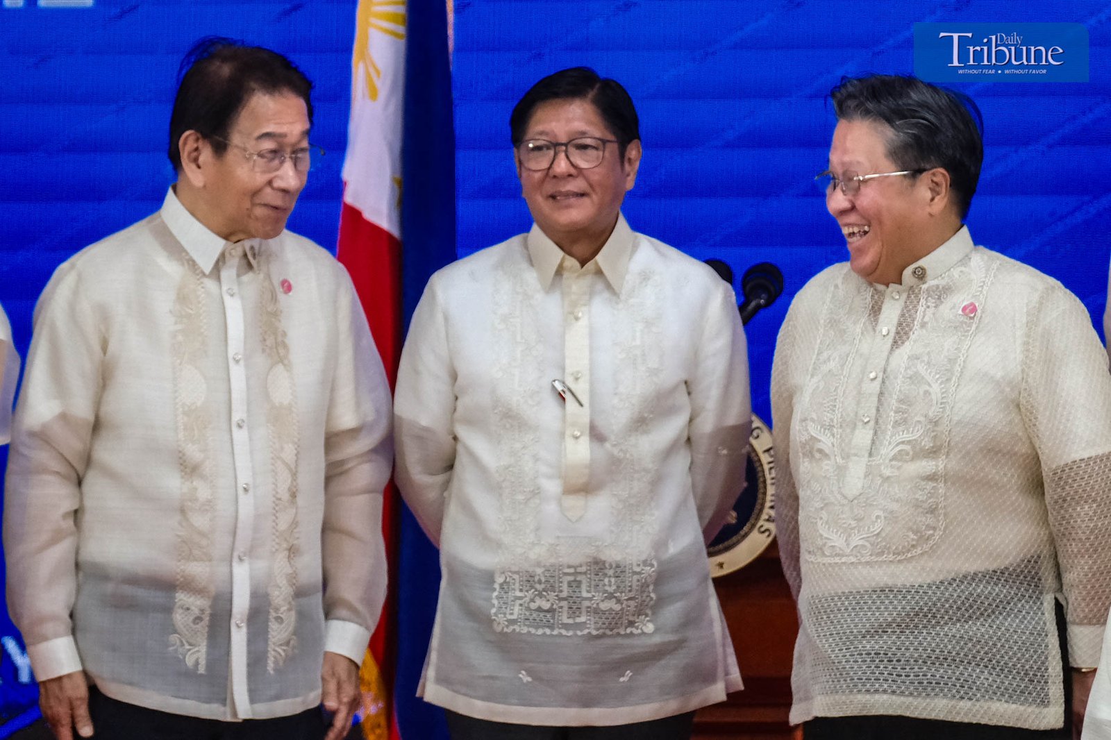 President Ferdinand R. Marcos Jr. administers the oath taking of 265 newly elected officers of the Federation of Filipino Chinese Chambers of Commerce and Industry, Inc. (FFCCCII) on June 10, 2025, at the FFCCCII Building in Binondo, Manila. 

The ceremony marks the start of the Federation’s 2025–2027 leadership term. The FFCCCII continues to advocate for economic growth while spearheading civic projects like the lighting of Jones Bridge and beautification efforts in Binondo Chinatown. 

During the event, the Federation presented President Marcos with a scale model of a two-classroom school building under its “Operation: Barrio Schools” program, which has built over 6,500 schools nationwide. Established in 1954, the FFCCCII now includes more than 170 member chambers and trade associations, playing a vital role in inclusive development and nation-building.

Joining the president on stage during event are Mr. Tan Ching, Honorary President FFCCCII, Education Secretary Sonny Angara, Mr. Victor Lim, President, FFCCCII,  Dr. Francis Chua, Honorary President, FFCCCII, and Mr. Domingo Yap, Honorary President, FFCCCII.
