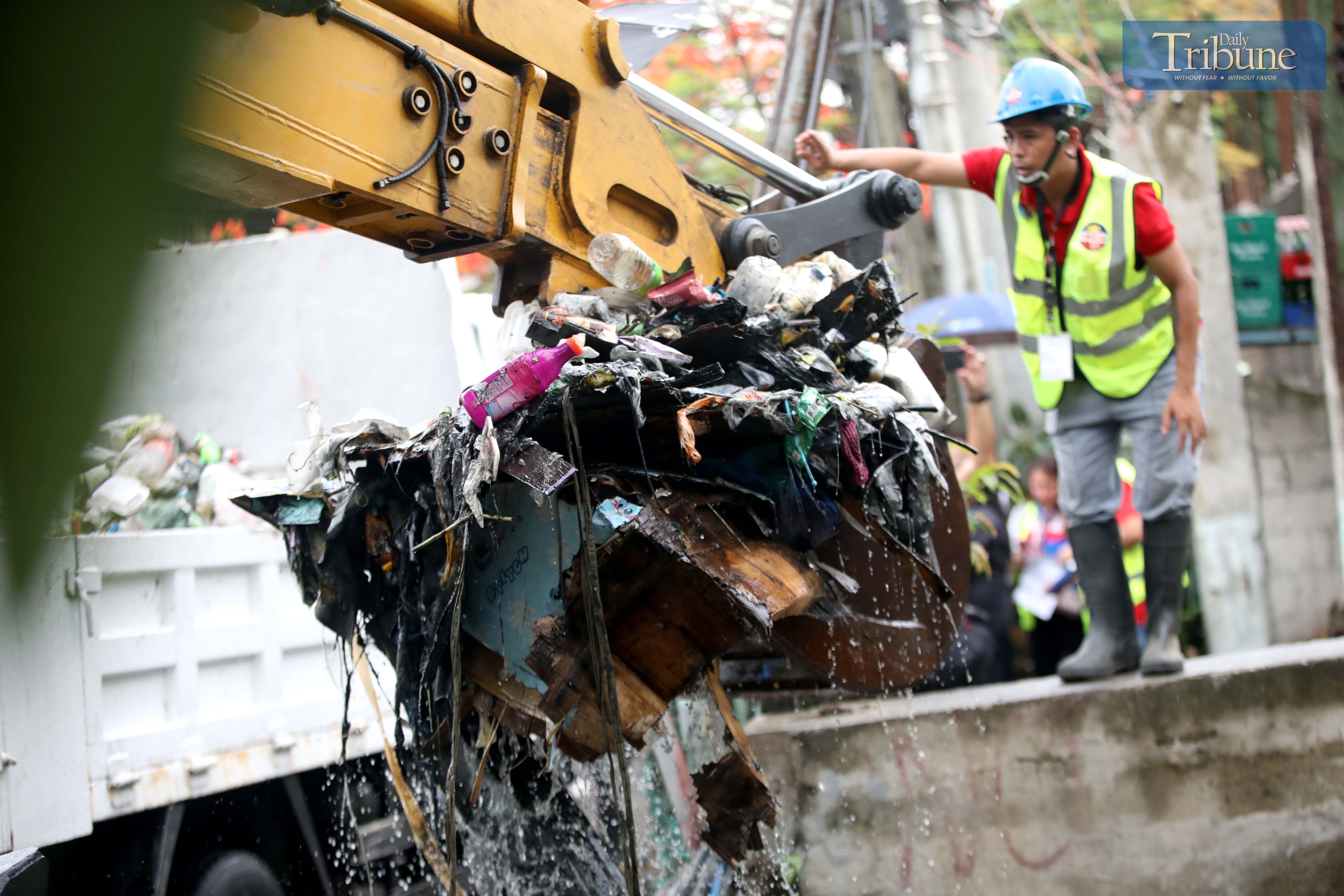 MMDA clears Maligaya Creek in Caloocan