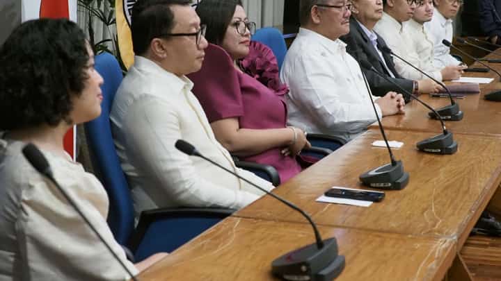 THE lawmakers in both houses of Congress lock heads over the impeachment raps against Vice President Sara Duterte-Carpio, after the senators in a vote of 18-5-0 tossed it in limbo.