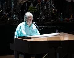 Brian Wilson, musical force behind the Beach Boys, dies at 82