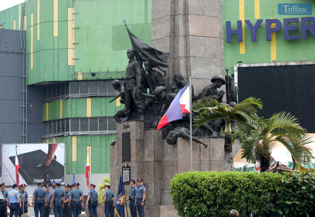 Police rehearse at Bonifacio Monument
